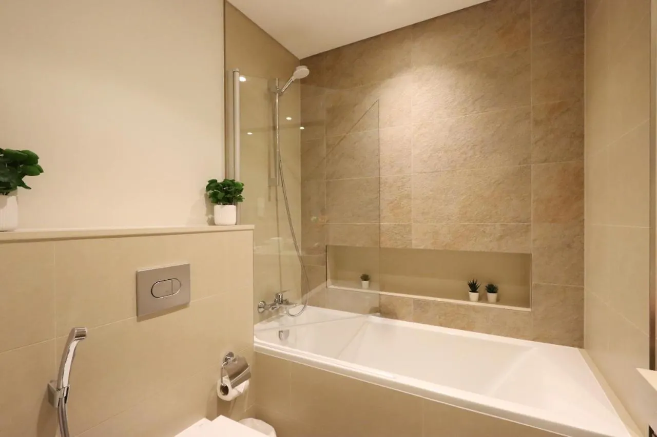 Livbnb Suites - Lavish 2Br W/ Burj Khalifa Views & Near Dubai Mall Apartment